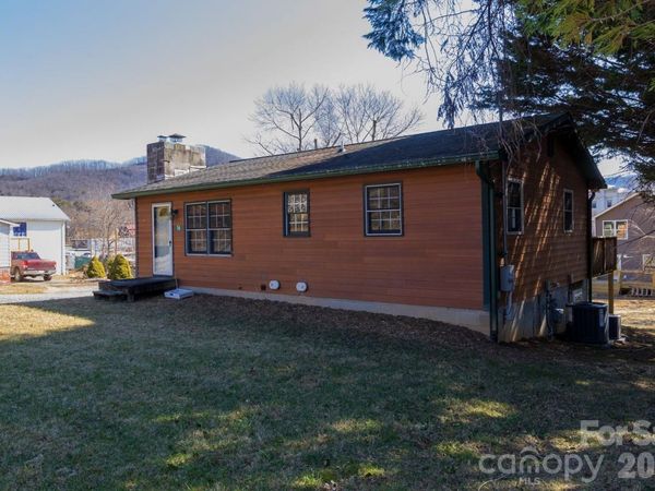 56 Vance Avenue, Black Mountain, NC 28711