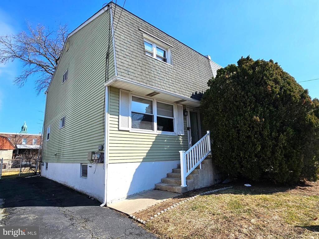 531 Pershing Avenue, Darby, PA 19023 Main Photo