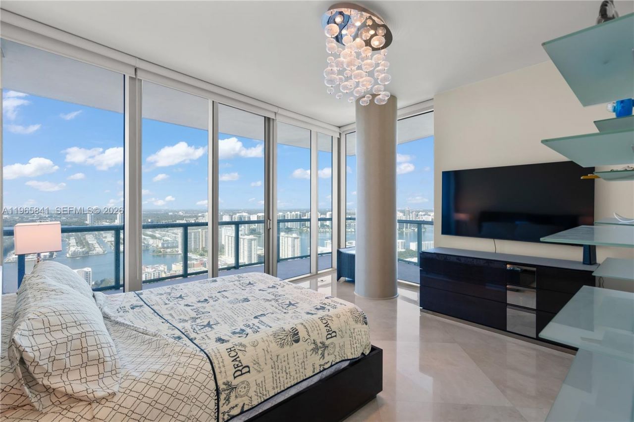 17001 Collins Ave , Unit 4608, Sunny Isles Beach, FL 33160 Photo