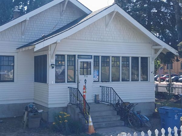 310 N 9th E, Mountain Home, ID 83647
