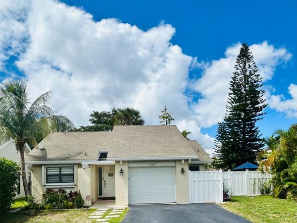 7342 NW 38th Pl, Coral Springs, FL 33065