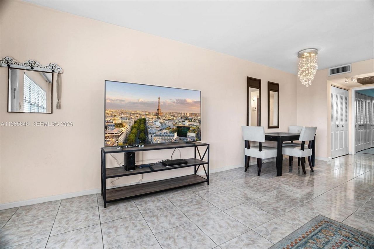 408 Southampton A, Unit 408, West Palm Beach, FL 33417 Photo