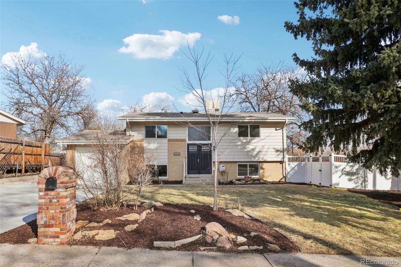 1084 S Parfet Court, Lakewood, CO 80226 Main Photo