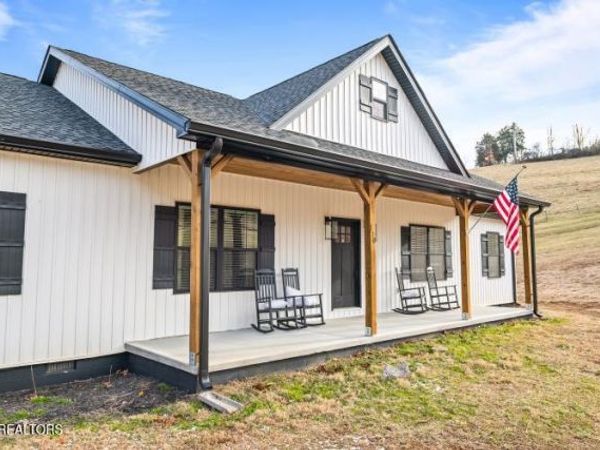 170 Wolf Hollow Lane, Jacksboro, TN 37757