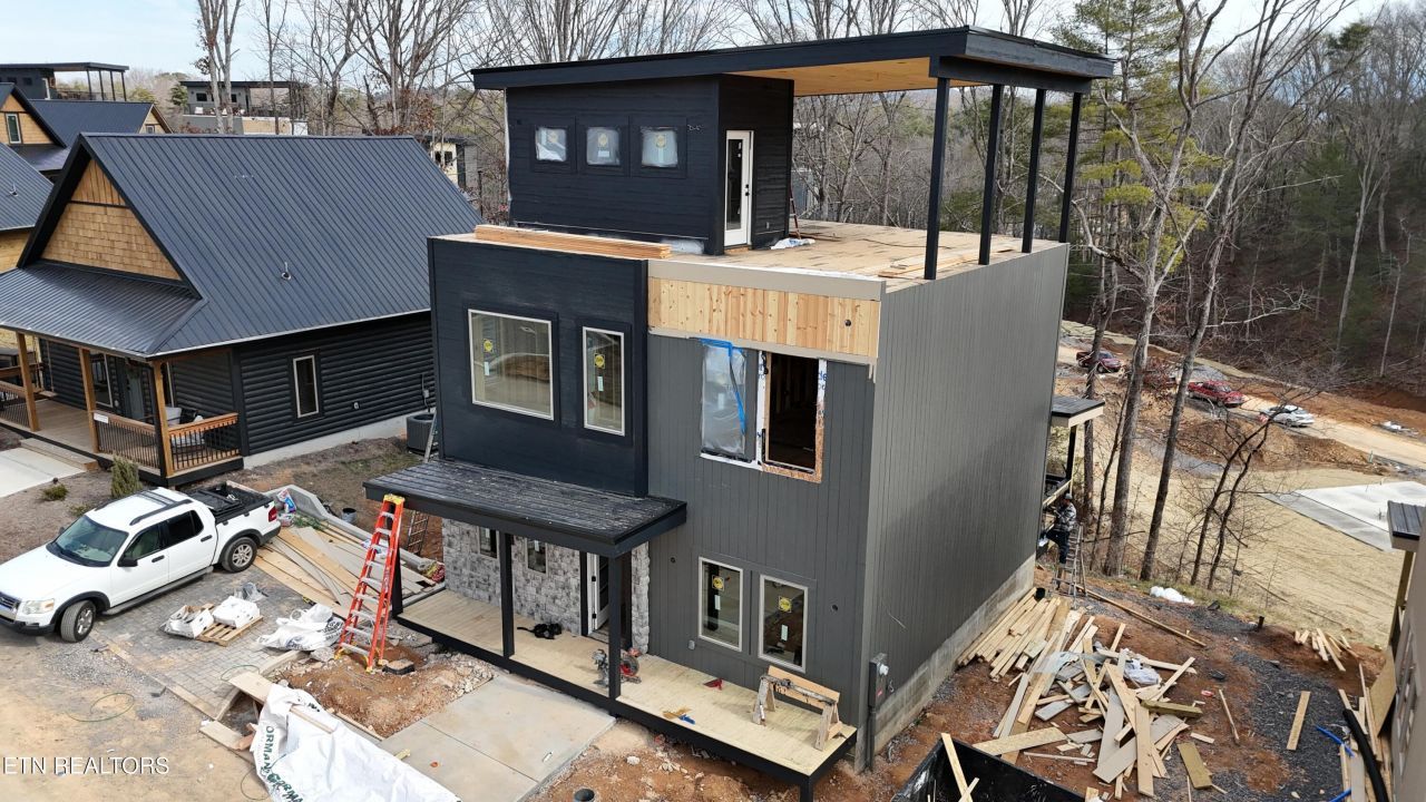 584 Warbonnet Way, Pigeon Forge, TN 37863 Main Photo