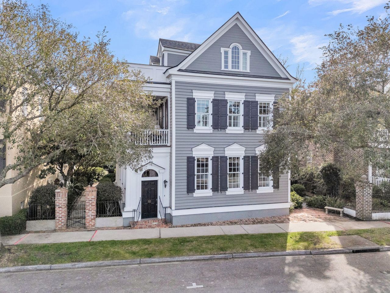 64 Sowell Street Mount Pleasant, SC 29464