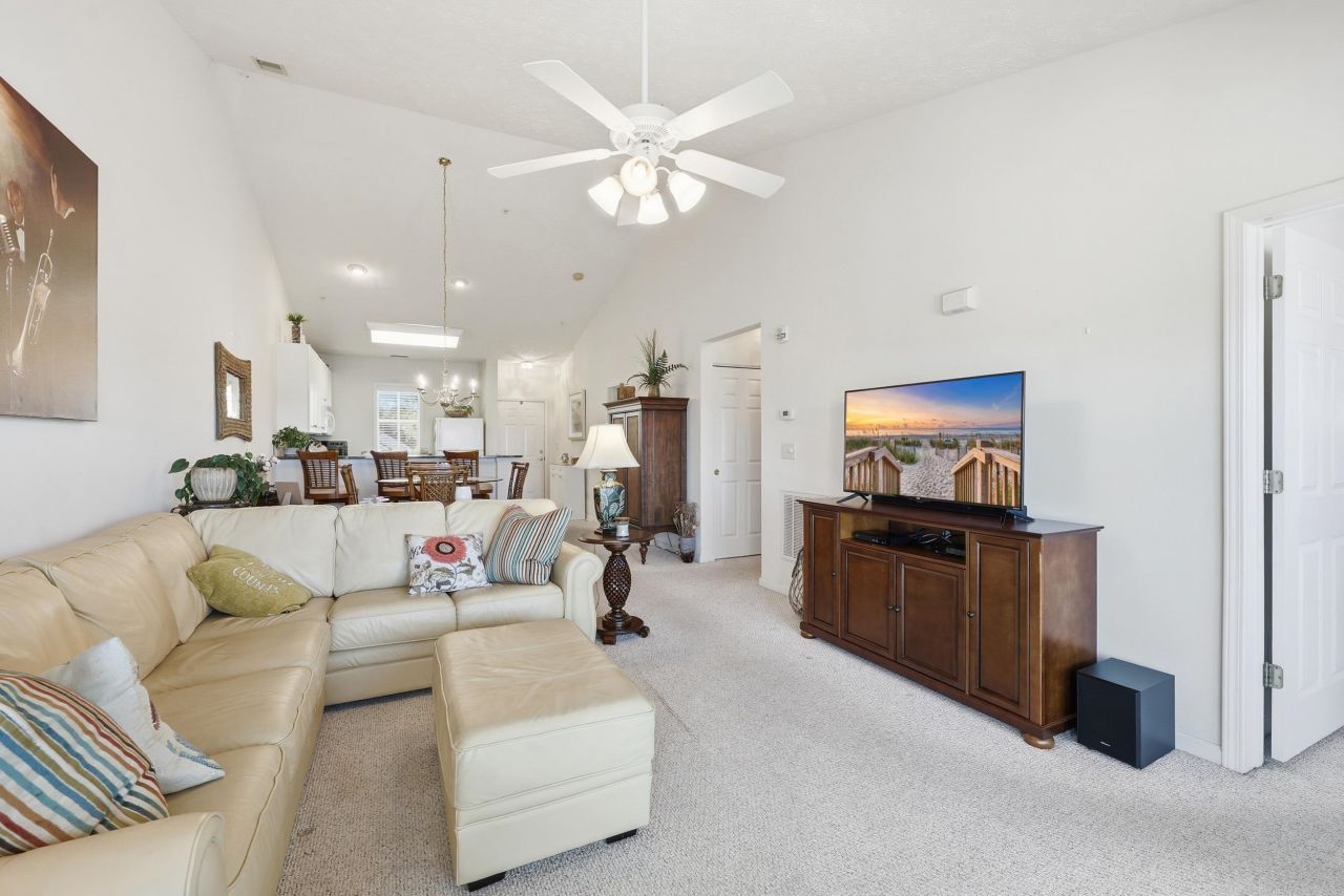 601 Hillside Dr. N Photo 8