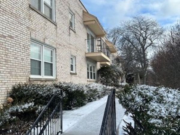 2103 Saint Johns Avenue, Unit A, Highland Park, IL 60035
