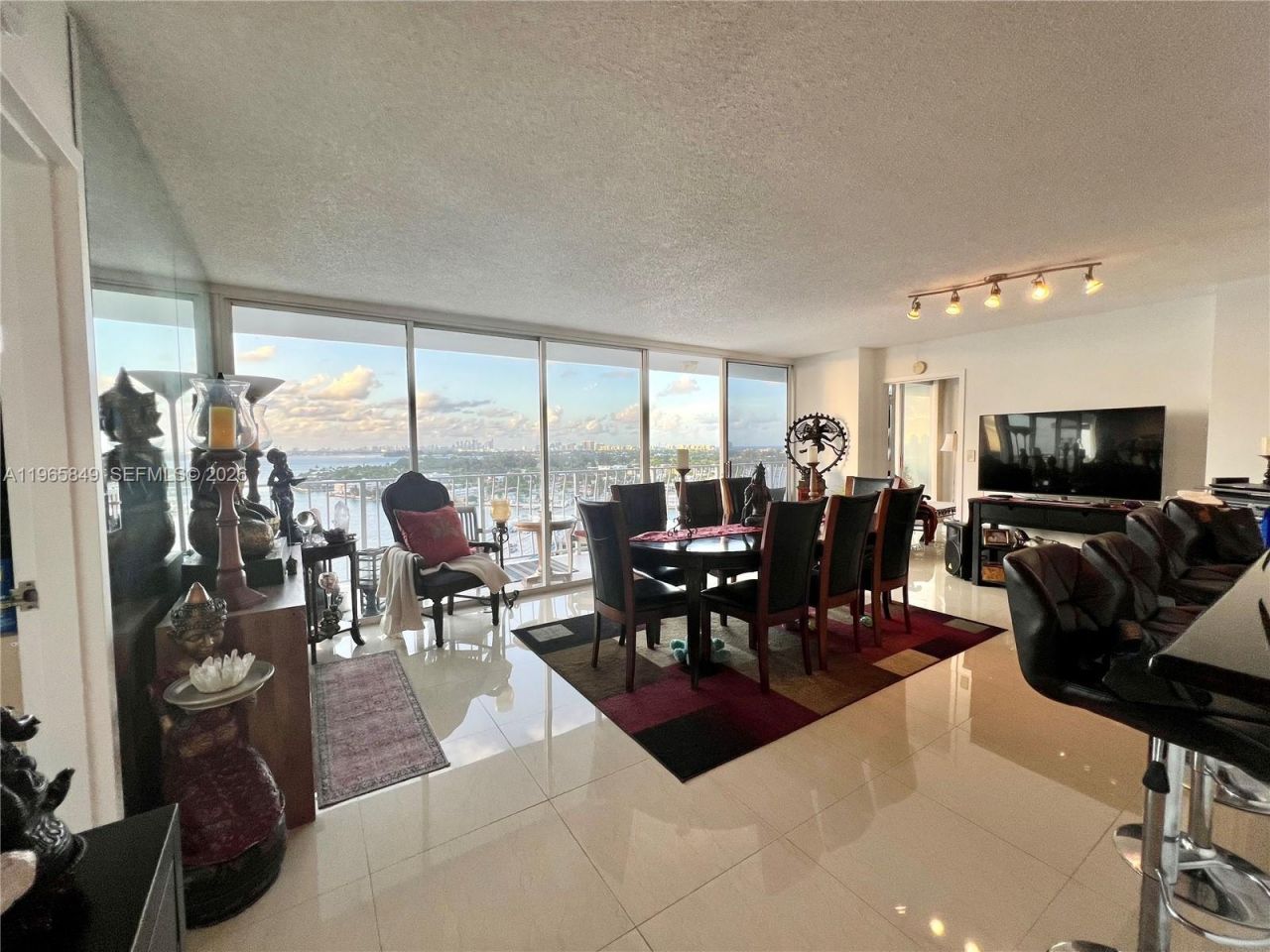 7601 E Treasure Dr, Unit 1817, North Bay Village, FL 33141 Photo