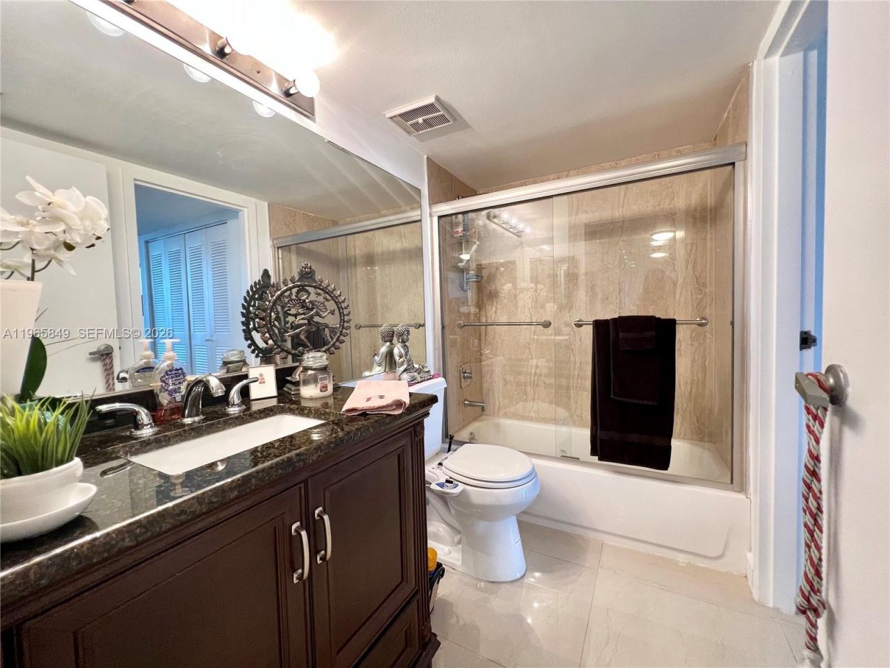 7601 E Treasure Dr, Unit 1817, North Bay Village, FL 33141 Photo