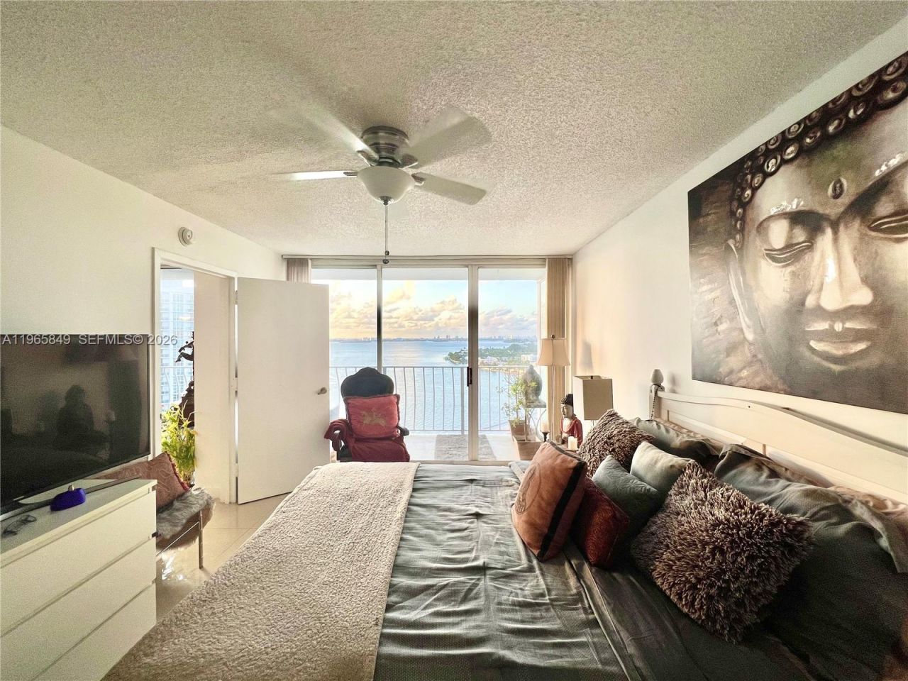 7601 E Treasure Dr, Unit 1817, North Bay Village, FL 33141 Photo