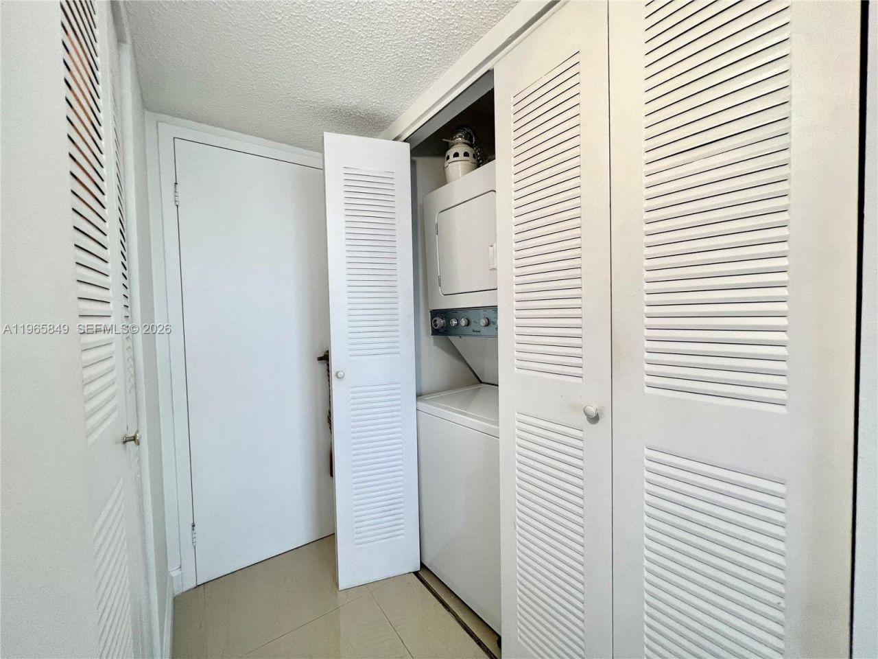 7601 E Treasure Dr, Unit 1817, North Bay Village, FL 33141 Photo