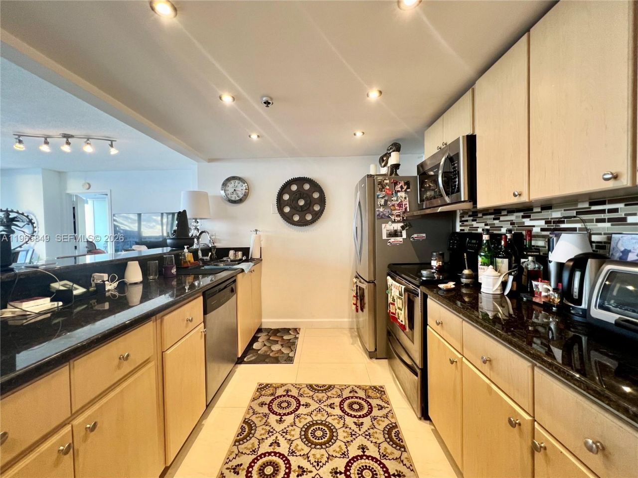 7601 E Treasure Dr, Unit 1817, North Bay Village, FL 33141 Photo