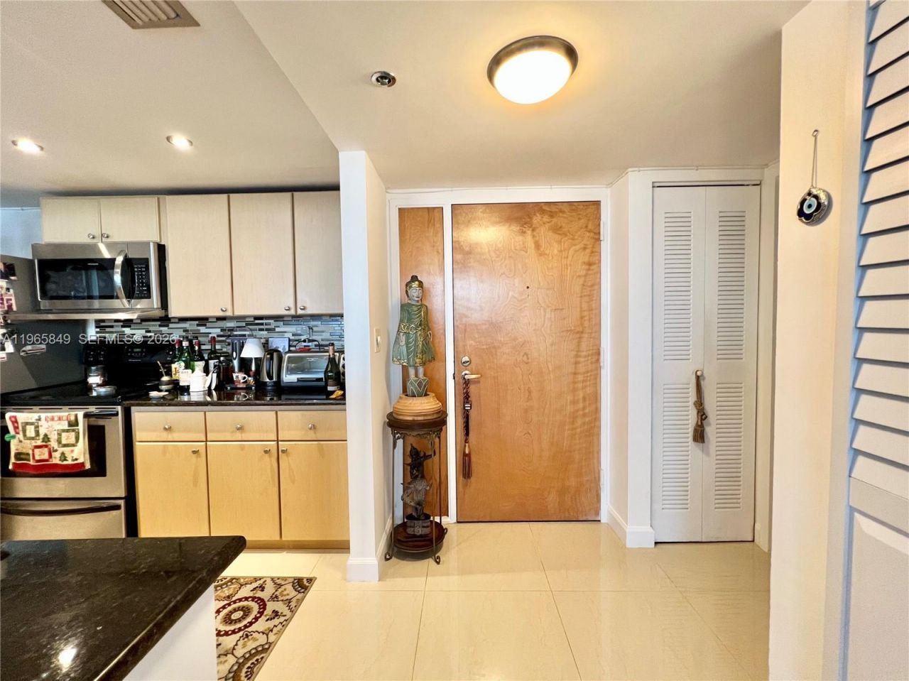 7601 E Treasure Dr, Unit 1817, North Bay Village, FL 33141 Photo