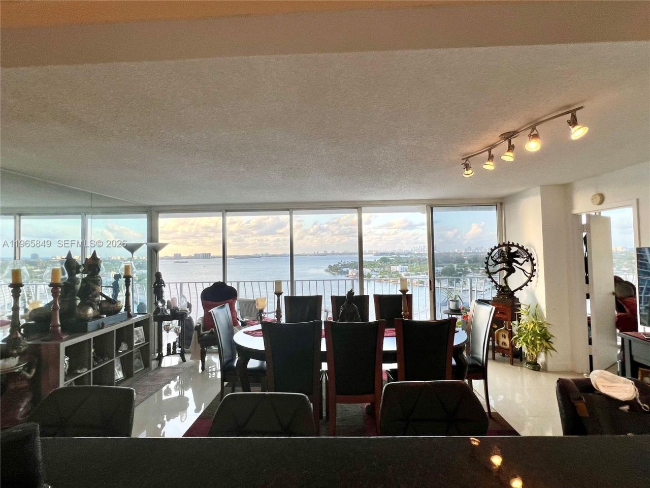 7601 E Treasure Dr, Unit 1817, North Bay Village, FL 33141 Photo