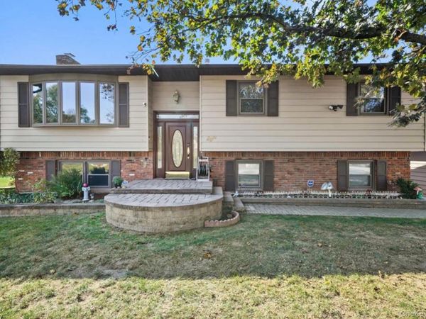 8 Badami Drive, Middletown, NY 10941