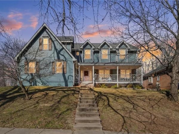 6323 N Robinhood Lane, Kansas City, MO 64151