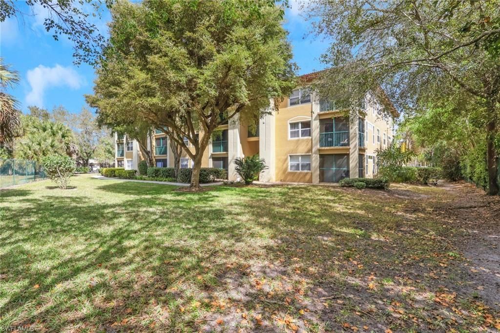 8851 Colonnades Ct W, Unit 131, Bonita Springs, FL 34135 Photo