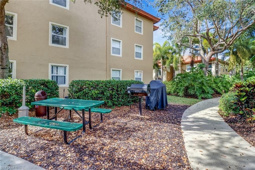 8851 Colonnades Ct W, Unit 131, Bonita Springs, FL 34135 Photo