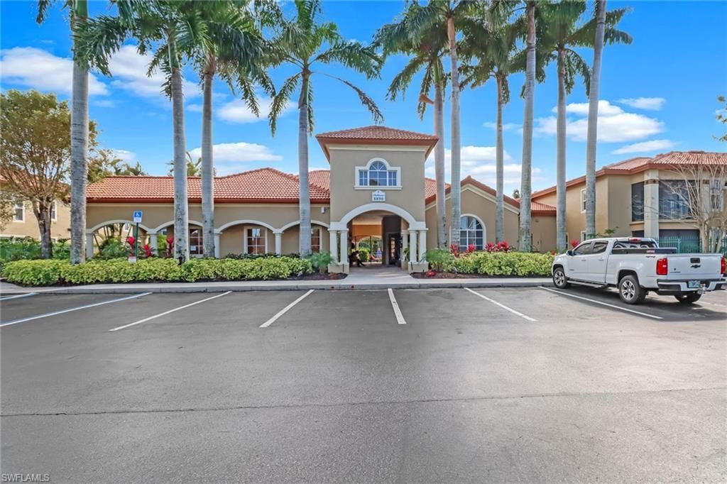 8851 Colonnades Ct W, Unit 131, Bonita Springs, FL 34135 Photo