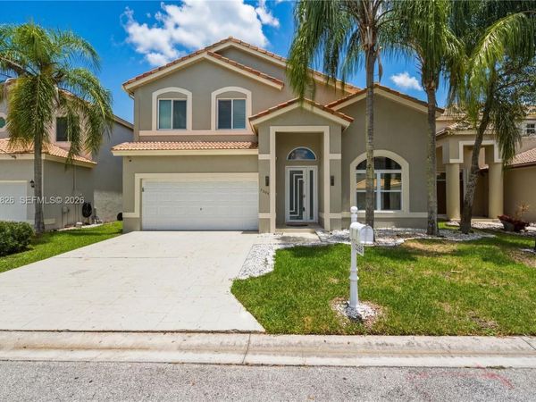 5285 NW 112th Ter, Coral Springs, FL 33076