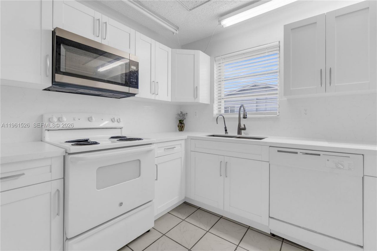 21131 NW 30th Ct, Miami Gardens, FL 33056 Photo