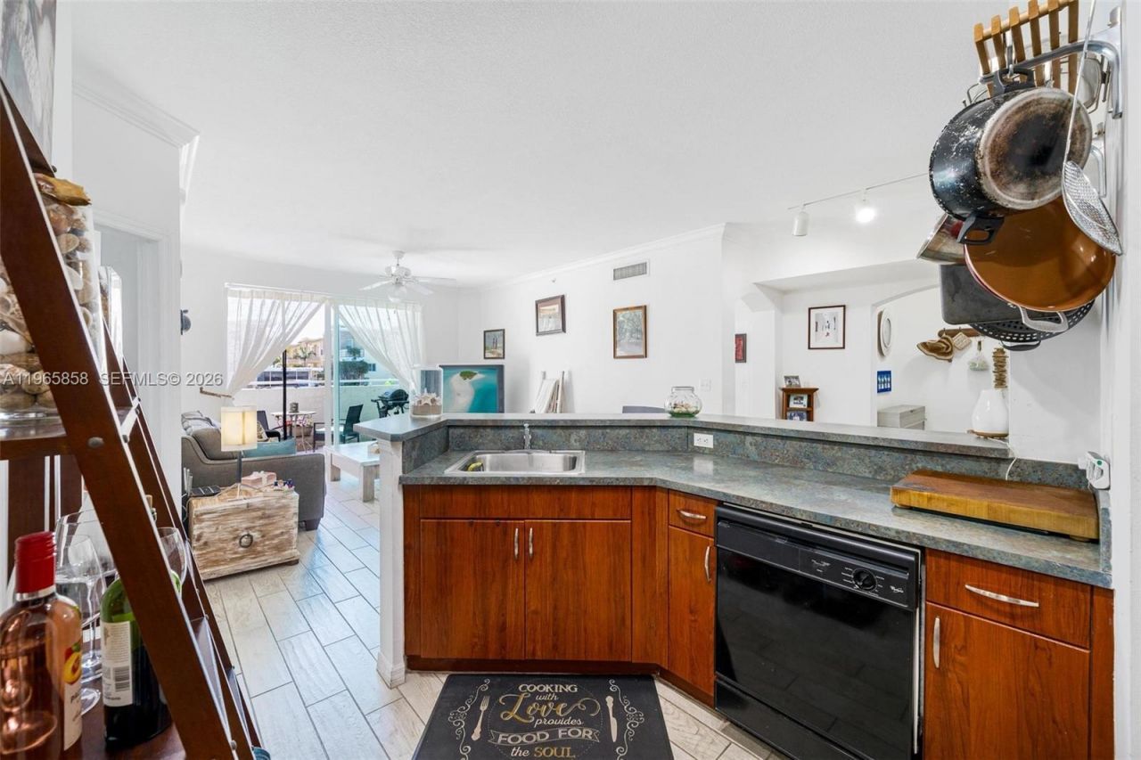 9172 Collins Ave, Unit 210, Surfside, FL 33154 Photo