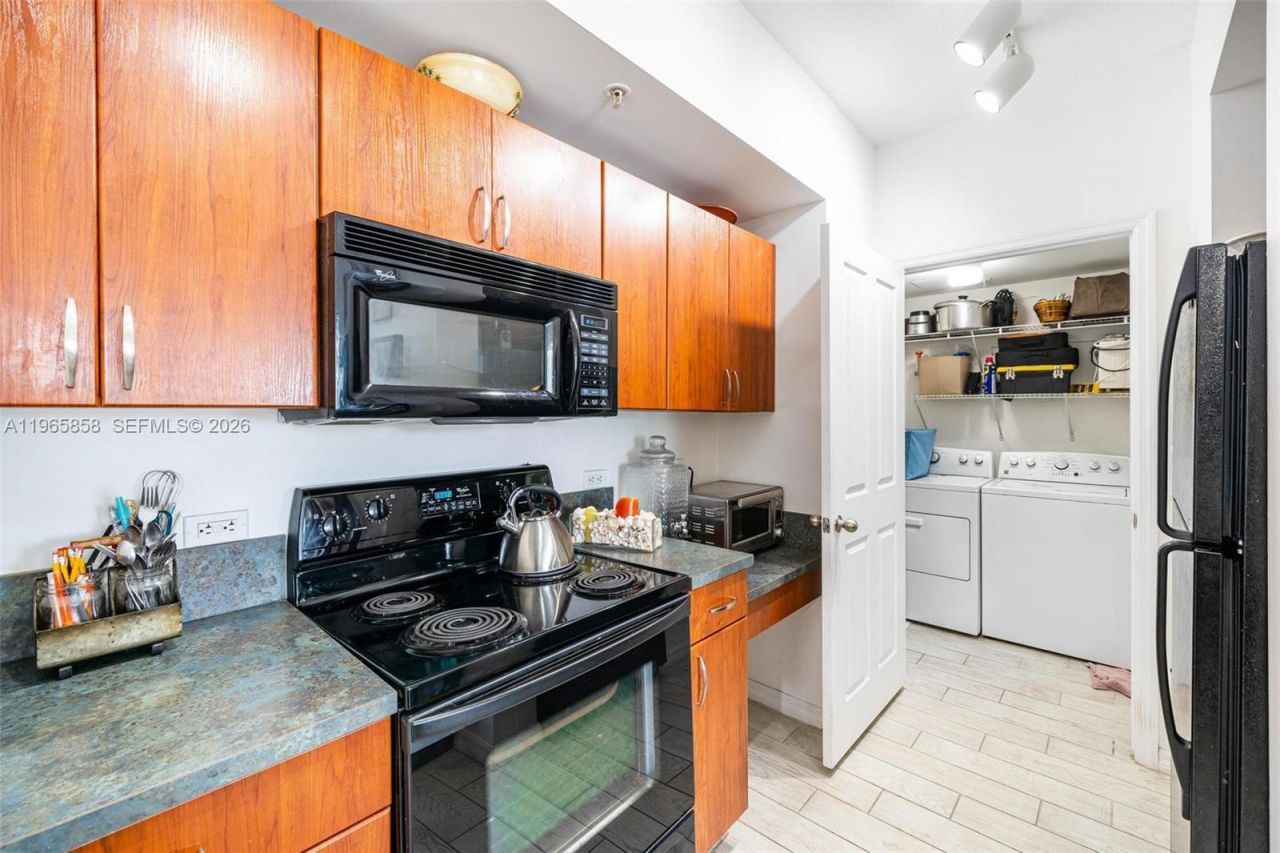 9172 Collins Ave, Unit 210, Surfside, FL 33154 Photo