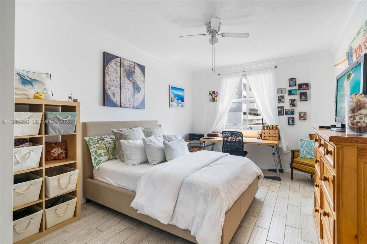 9172 Collins Ave, Unit 210, Surfside, FL 33154 Photo