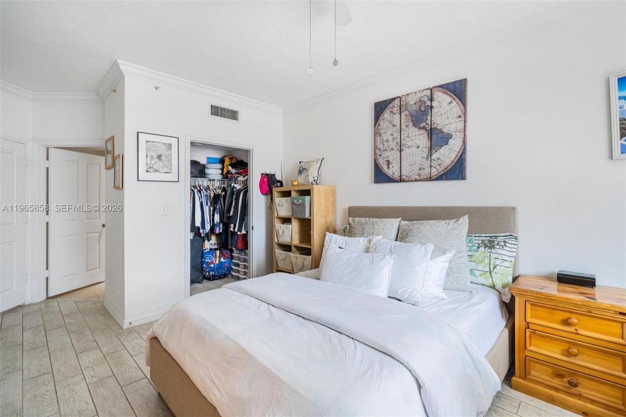 9172 Collins Ave, Unit 210, Surfside, FL 33154 Photo