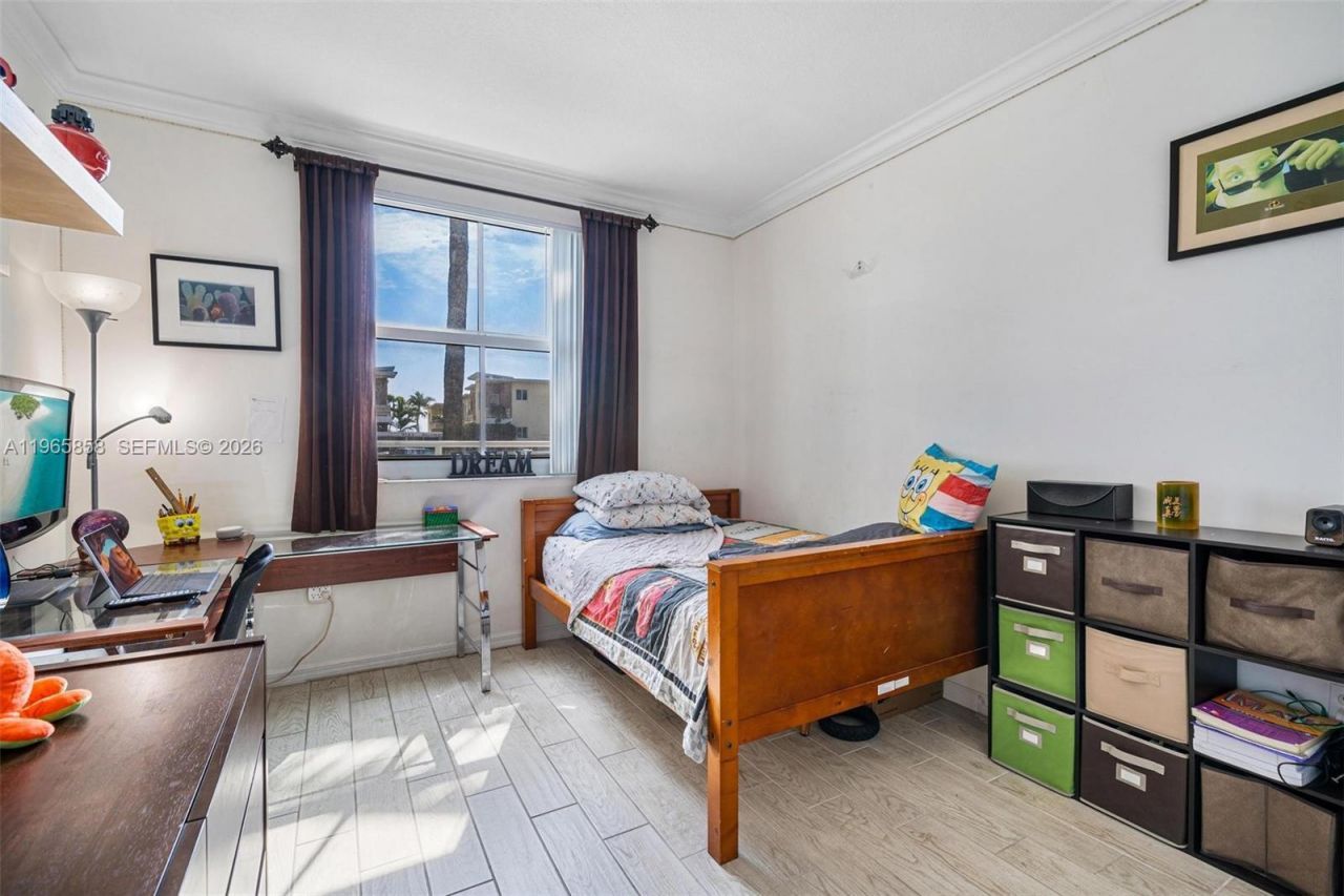 9172 Collins Ave, Unit 210, Surfside, FL 33154 Photo