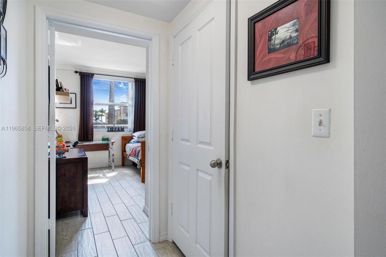 9172 Collins Ave, Unit 210, Surfside, FL 33154 Photo