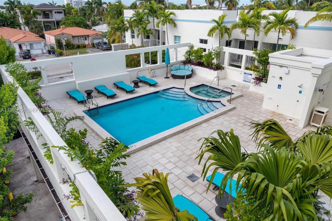 9172 Collins Ave, Unit 210, Surfside, FL 33154 Photo