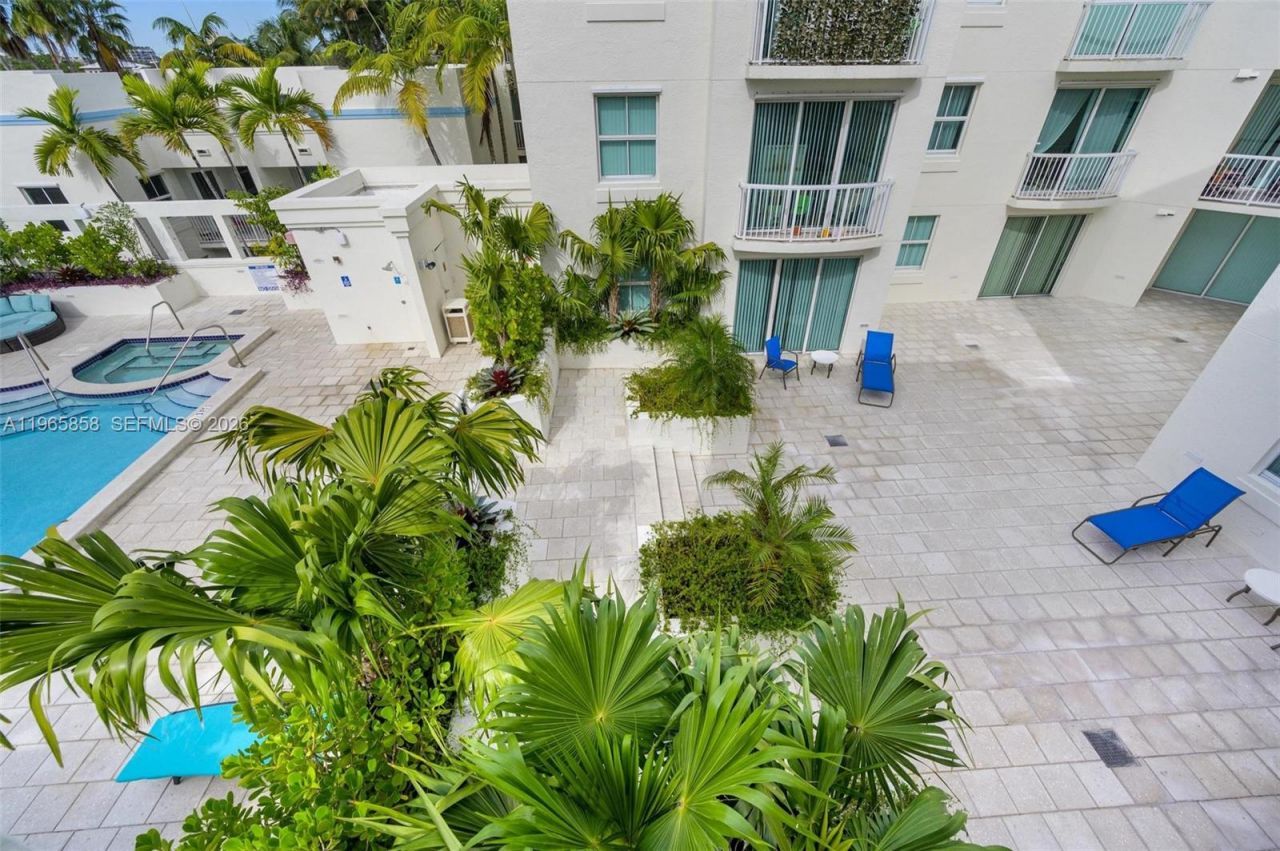 9172 Collins Ave, Unit 210, Surfside, FL 33154 Photo