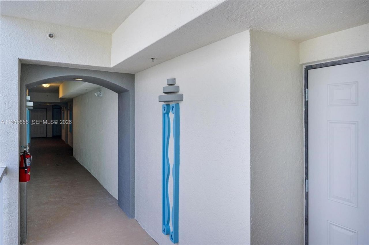 9172 Collins Ave, Unit 210, Surfside, FL 33154 Photo