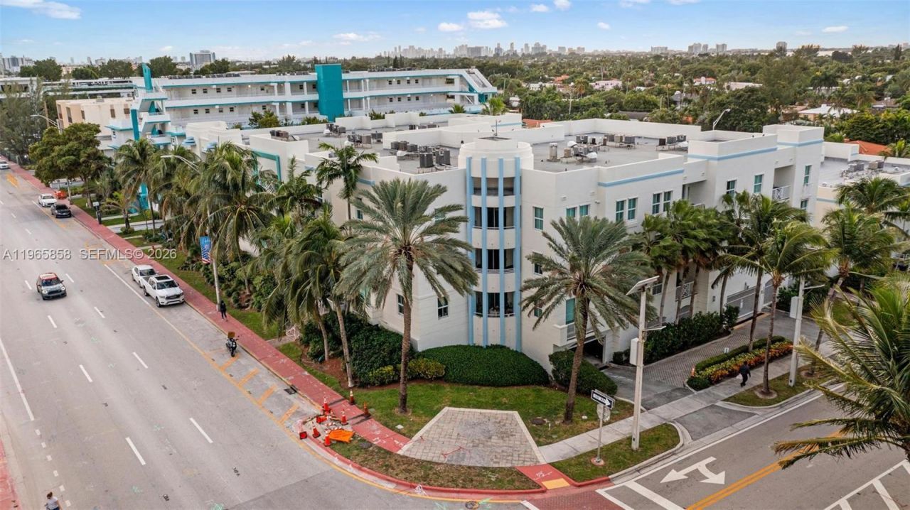 9172 Collins Ave, Unit 210, Surfside, FL 33154 Photo