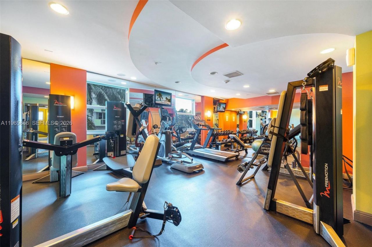 9172 Collins Ave, Unit 210, Surfside, FL 33154 Photo