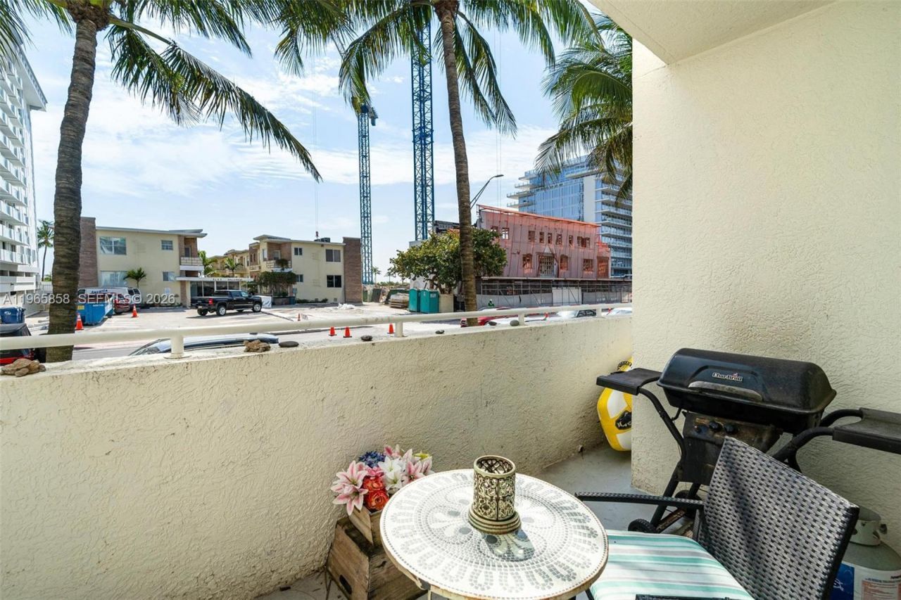 9172 Collins Ave, Unit 210, Surfside, FL 33154 Photo