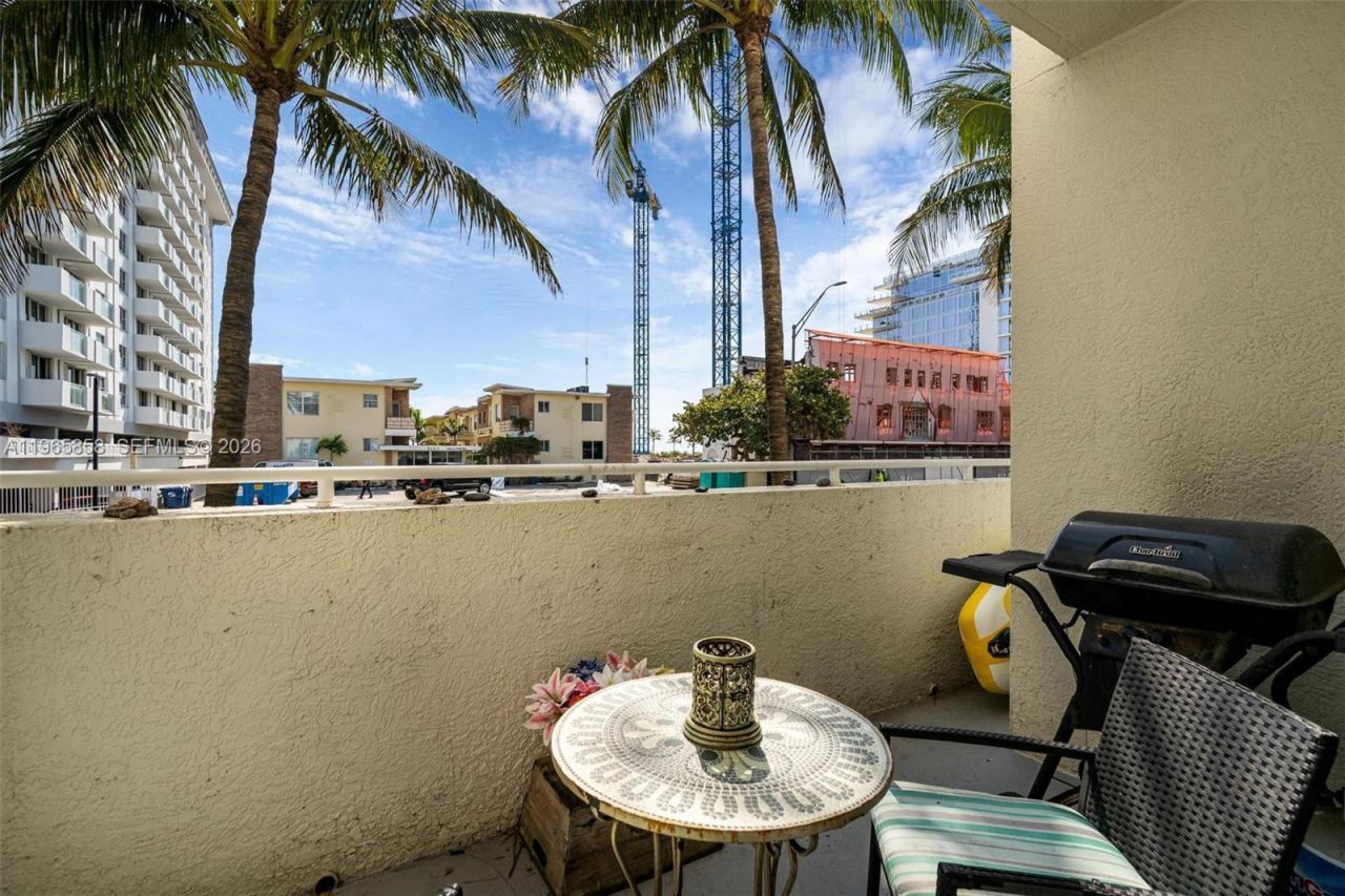 9172 Collins Ave, Unit 210, Surfside, FL 33154 Photo