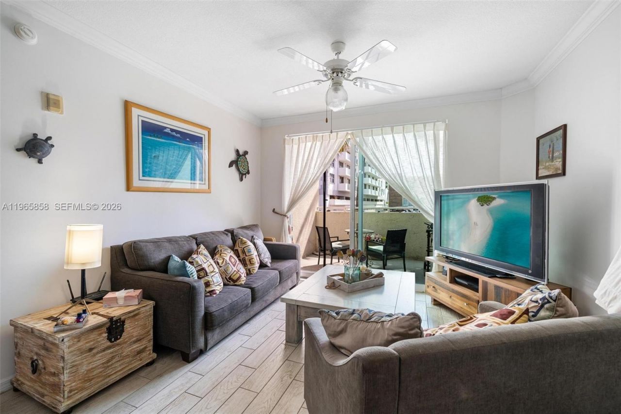 9172 Collins Ave, Unit 210, Surfside, FL 33154 Photo