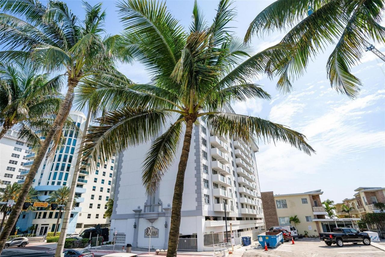 9172 Collins Ave, Unit 210, Surfside, FL 33154 Photo