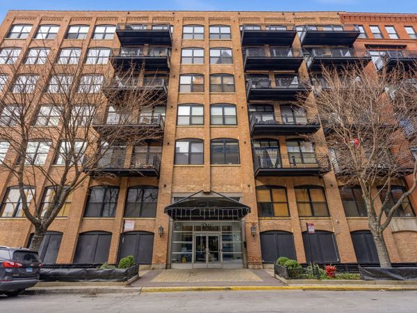 520 W Huron Street, Unit 211, Chicago, IL 60654