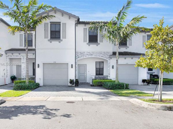 656 NW 203rd Ter , Miami Gardens, FL 33169