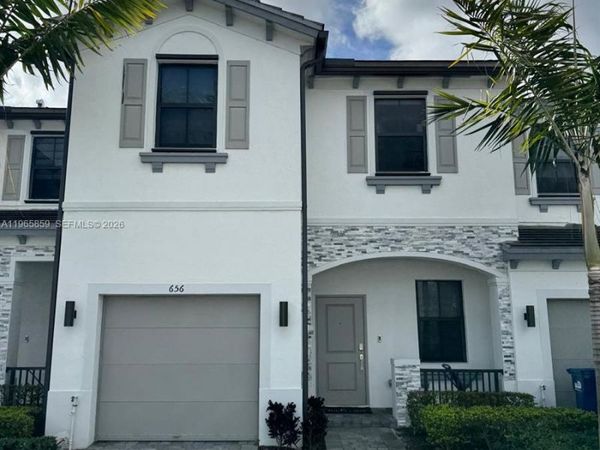 656 NW 203rd Ter , Miami Gardens, FL 33169