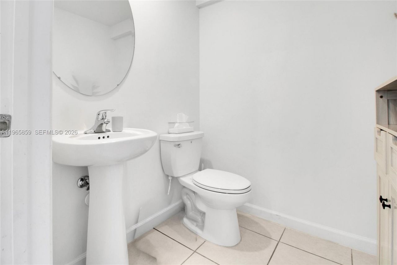 656 NW 203rd Ter , Miami Gardens, FL 33169 Photo