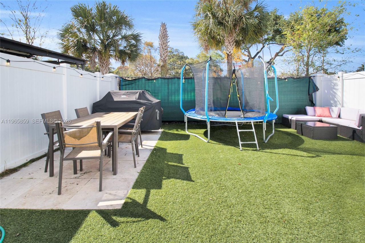 656 NW 203rd Ter , Miami Gardens, FL 33169 Photo