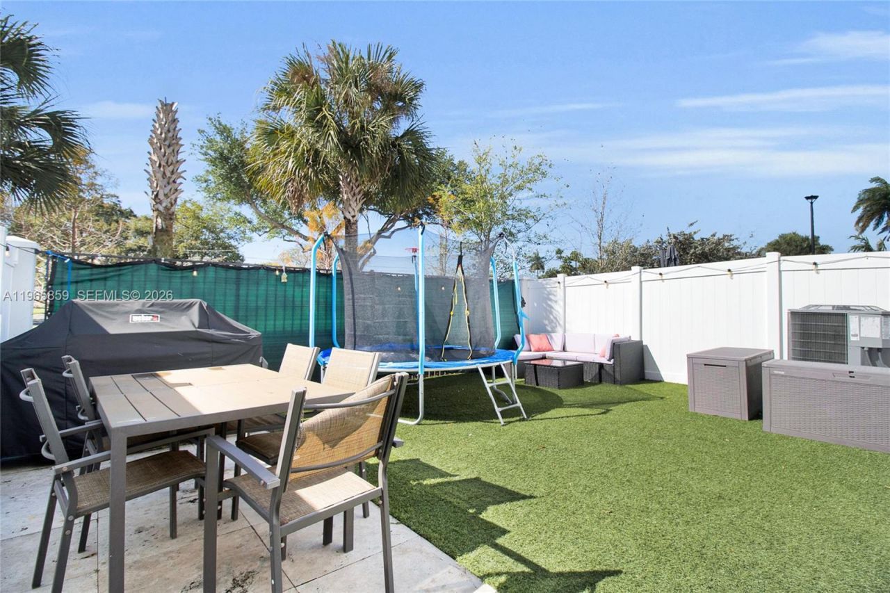 656 NW 203rd Ter , Miami Gardens, FL 33169 Photo