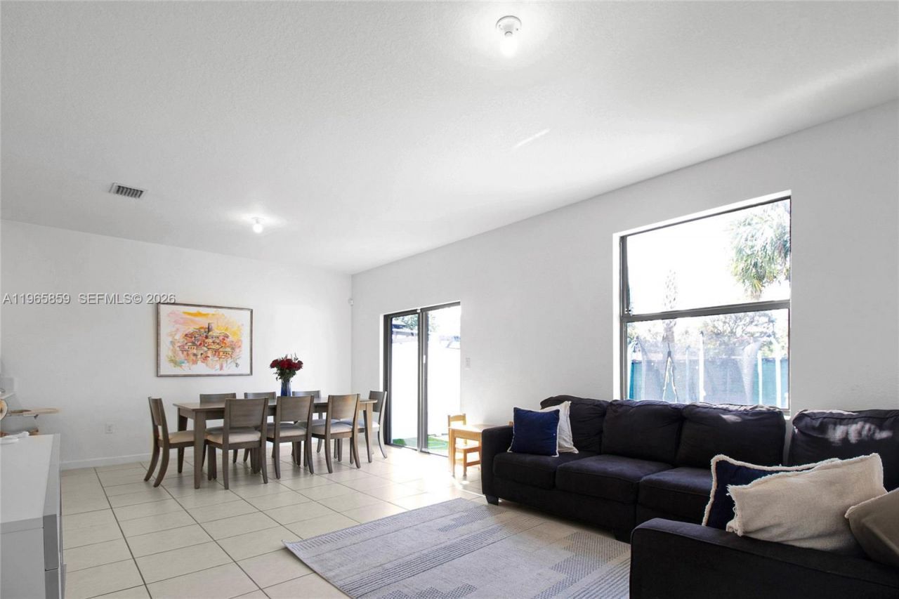 656 NW 203rd Ter , Miami Gardens, FL 33169 Photo