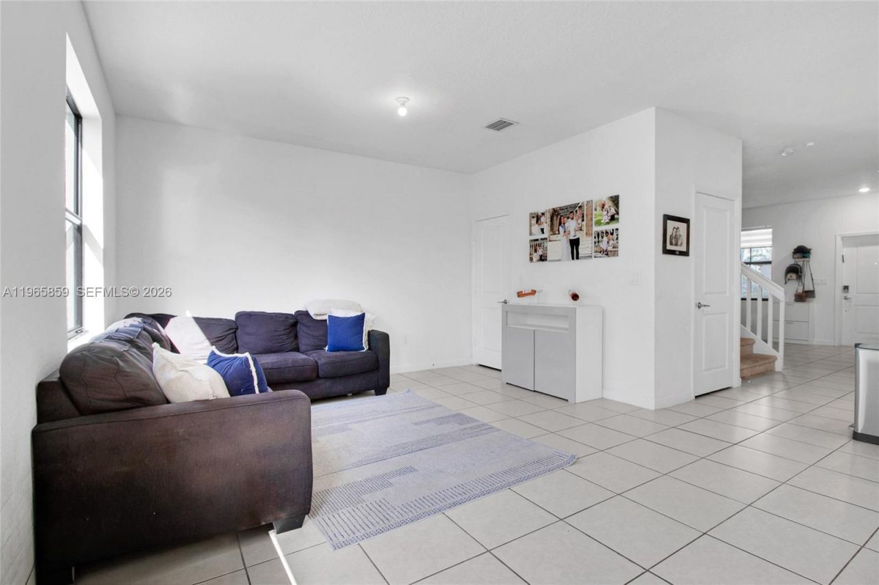 656 NW 203rd Ter , Miami Gardens, FL 33169 Photo