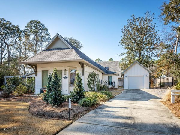 797 Peach Street, Ocean Springs, MS 39564